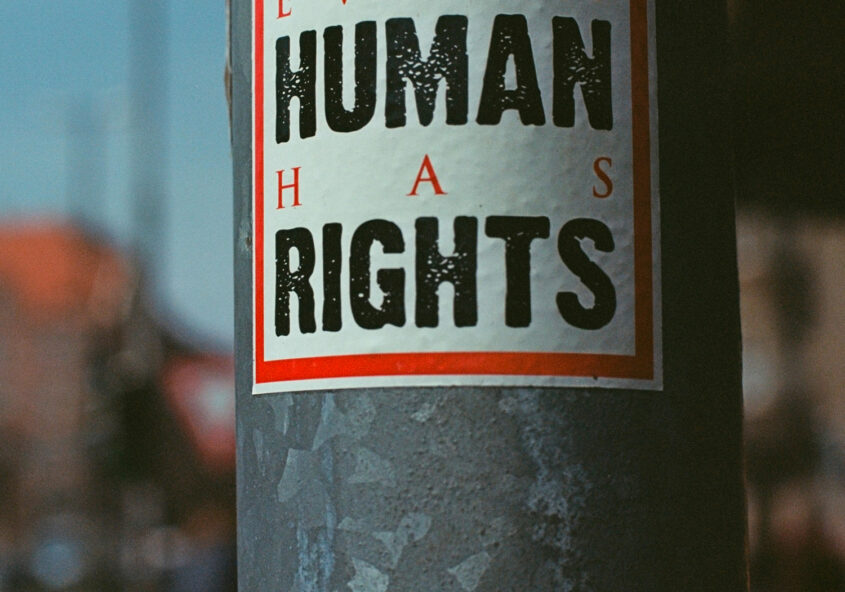Des élus et militants associatifs demandent une enquête indépendante sur les adoptions internationales réalisées depuis 1960. (Photo: Markus spiske)