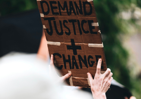 Depuis février 2021, RAIF réclame une enquête sur les adoptions illégales à l’international en France. (Photo: Duncan Shaffer)